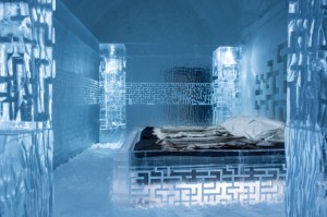 small deluxe-suite- dont-get-lost-icehotel-2017
